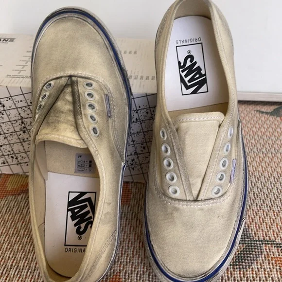 Vans WMNS 0g Authentic L
Stressed Classic White
VN0A5FBD2VZ
Sneakers - Picture 12 of 16